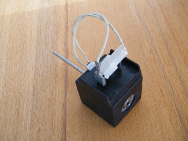 Gebrauchter Magnetschalter (schwarz) für die Brüheinheit / Drainageventil v. Jura, Krups, AEG
